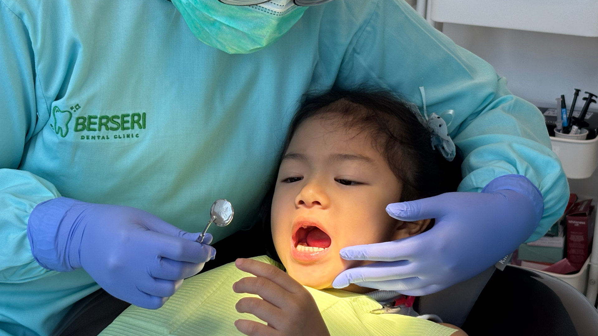 Read more about the article Cara Mencegah Gigi Berlubang & Karies Sejak Dini pada Anak dan Dewasa